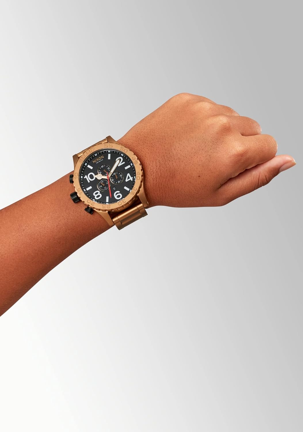 NIXON 51-30 Chrono. Orologio da uomo resistente allacqua (XL 51 mm quadrante/25 mm cinturino in acciaio inox) NIXON 51-30 Chrono. Orologio da uomo resistente allacqua (XL 51 mm quadrante/25 mm cinturino in acciaio inox)