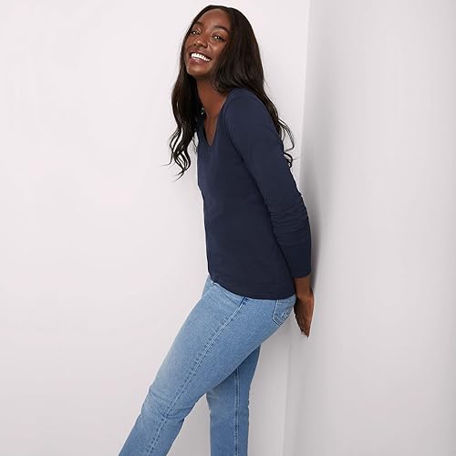 Miniatura 3 de Hanes Camiseta Original de Manga Larga de Algodón con Cuello en V para Mujer, Camiseta Ligera con Cuello en V, Ajuste Moderno