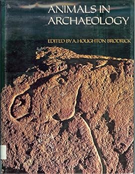 Hardcover Animals in archaeology; Book