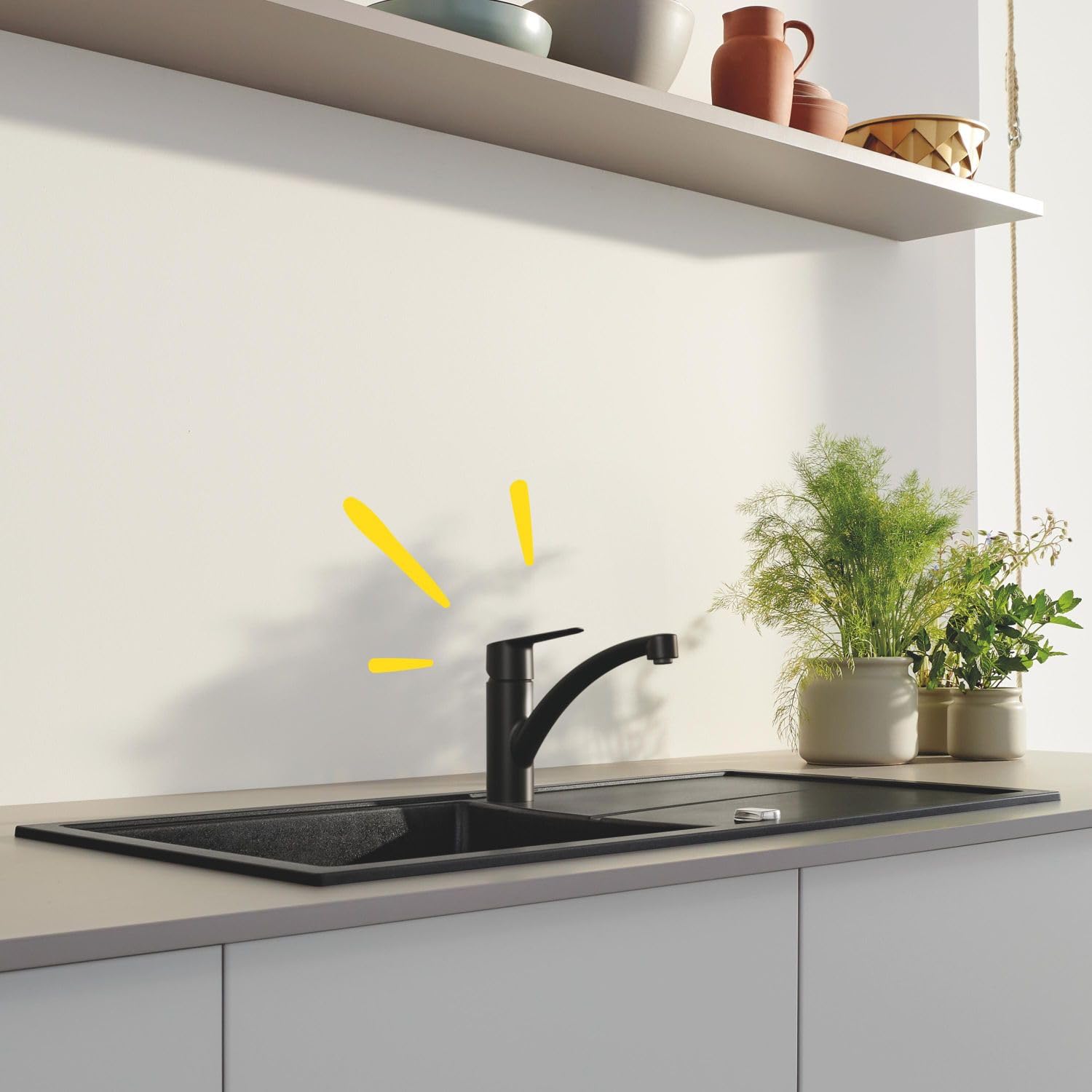 GROHE Start, Küchenarmatur mit flachem Auslauf (Wasserhahn für die Küche, 140° schwenkbar, wassersparend dank variabler Mengenbegrenzung, werkzeugfreie Spülbecken-Montage), schwarz, 305302432