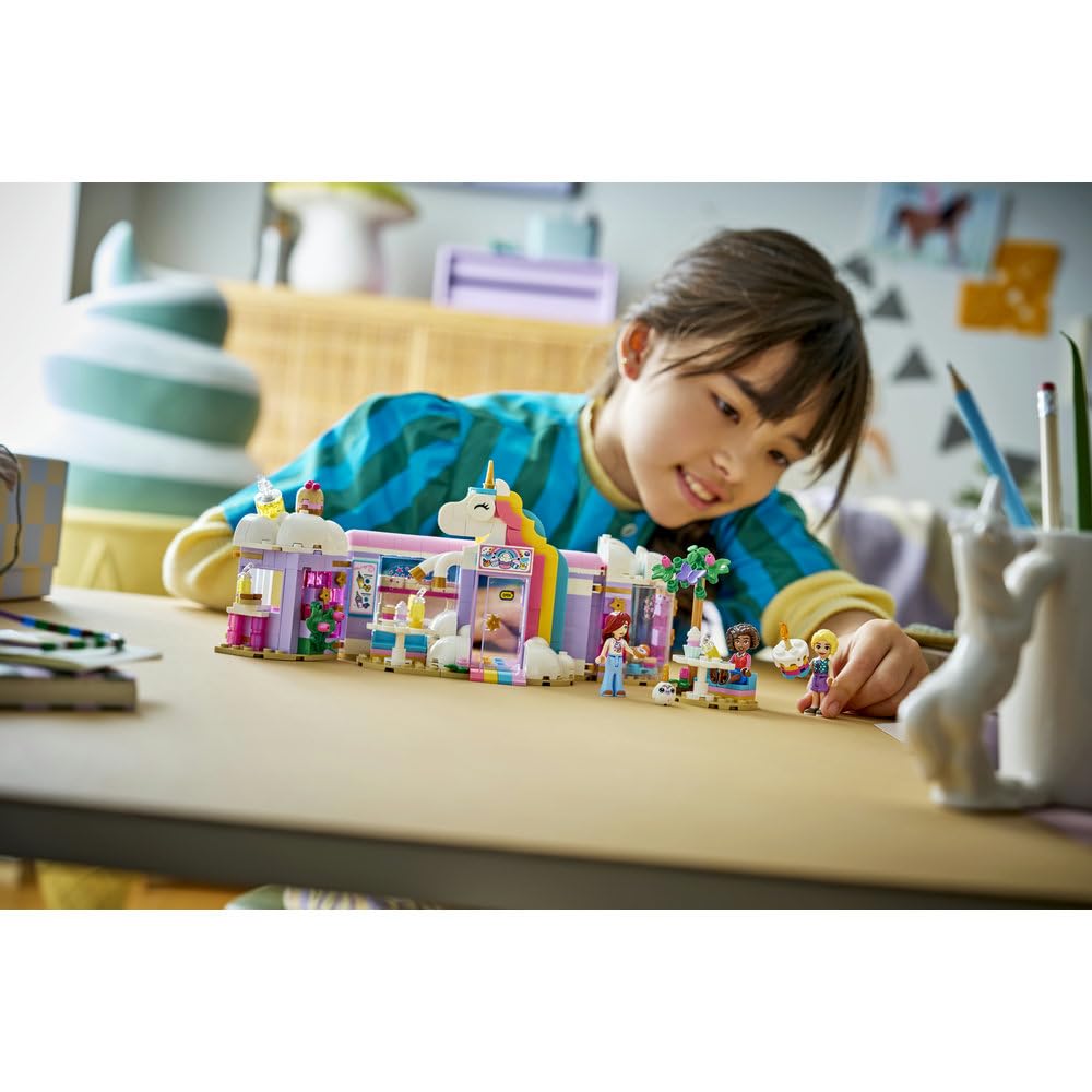 LEGO Friends Jednorożcowa kawiarnia, trzy minilaleczki i tęczowy jednorożec, zabawka dla dziecka do odgrywania ról, pomysł na prezent dla 6-latki na urodziny, klocki dla dziewczynki i chłopca 42684