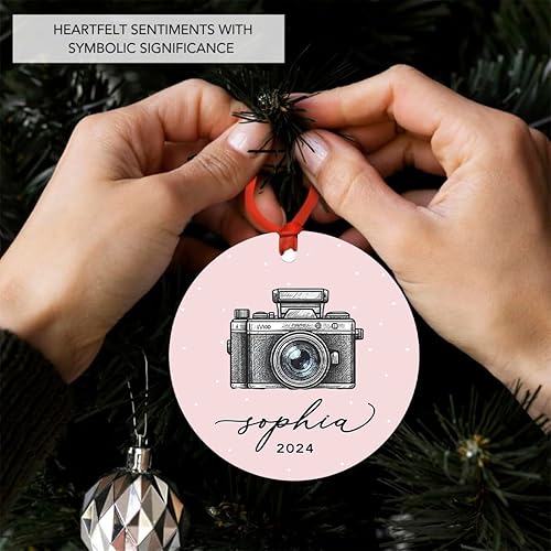 Miniatura 3 de Andaz Press Adorno de cámara de película personalizada de metal de 3.5 pulgadas, diseño de cámara vintage rosa, adornos de cámara para árbol de