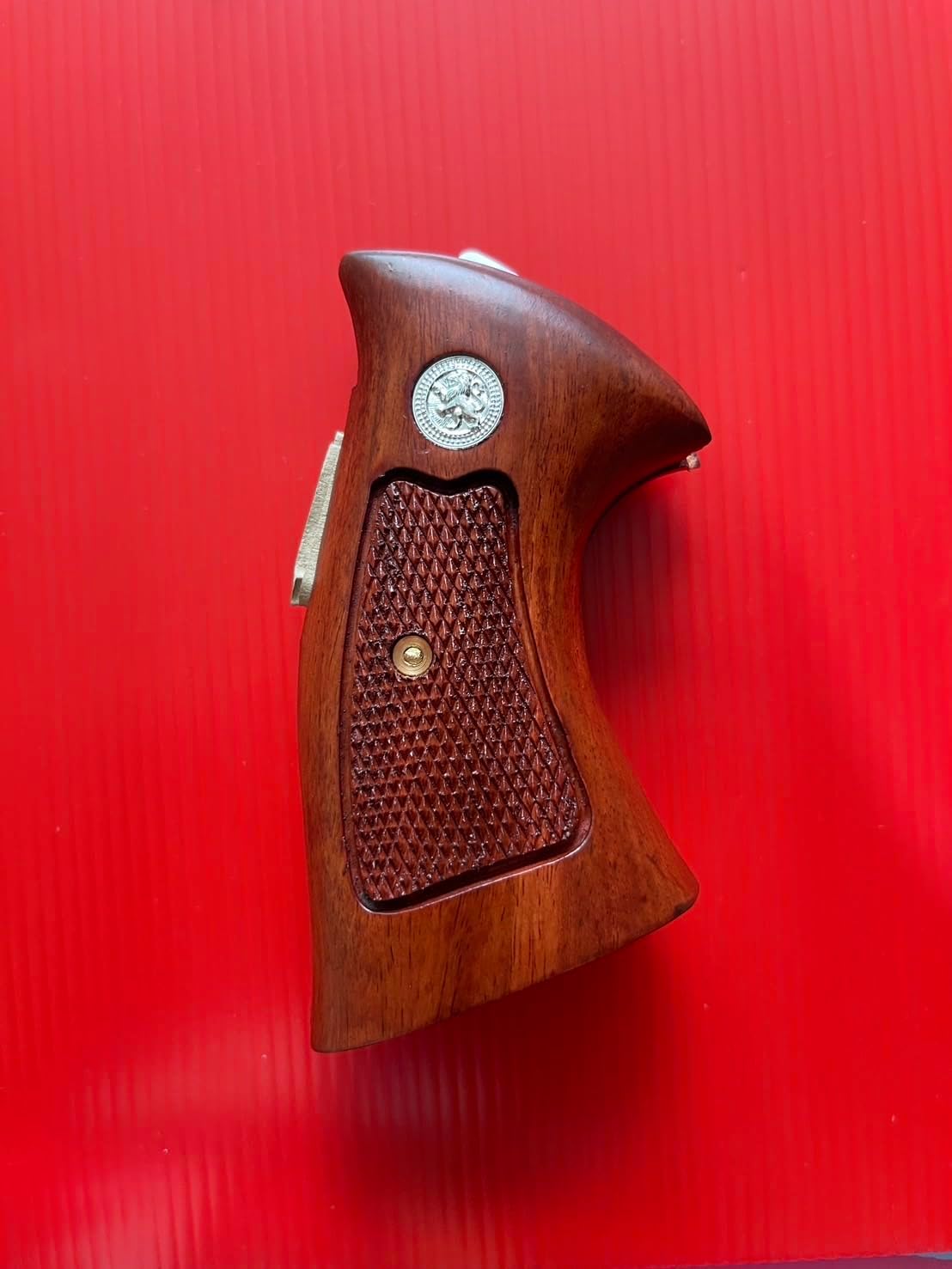 Hardwood Handgun Grips Compatible with Smith and Wesson N Frame Round Butt Revolvers Finger Groove Checkered Design Deluxe Classic Handmade Craft Handcraft