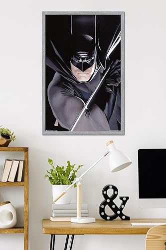 Miniatura 12 de Trends International DC Comics Batman - Póster de pared de retrato, 14.725 x 22.375 pulgadas, versión enmarcada en negro Versión con marco negro