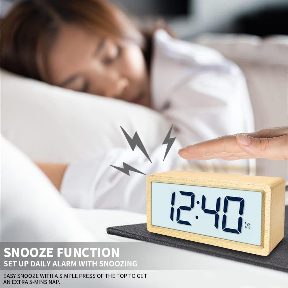 Reloj de alarma digital grande de madera everwood para dormitorios con  pantalla lcd de gran tama o y funci n de snooze operado con bater a de  respaldo