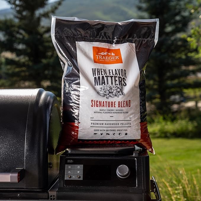 Traeger – Granulés mélange signature de bois 100 % naturel pour griller, fumer, cuire, rôtir, braiser et barbecue (9 kg) - PEL331