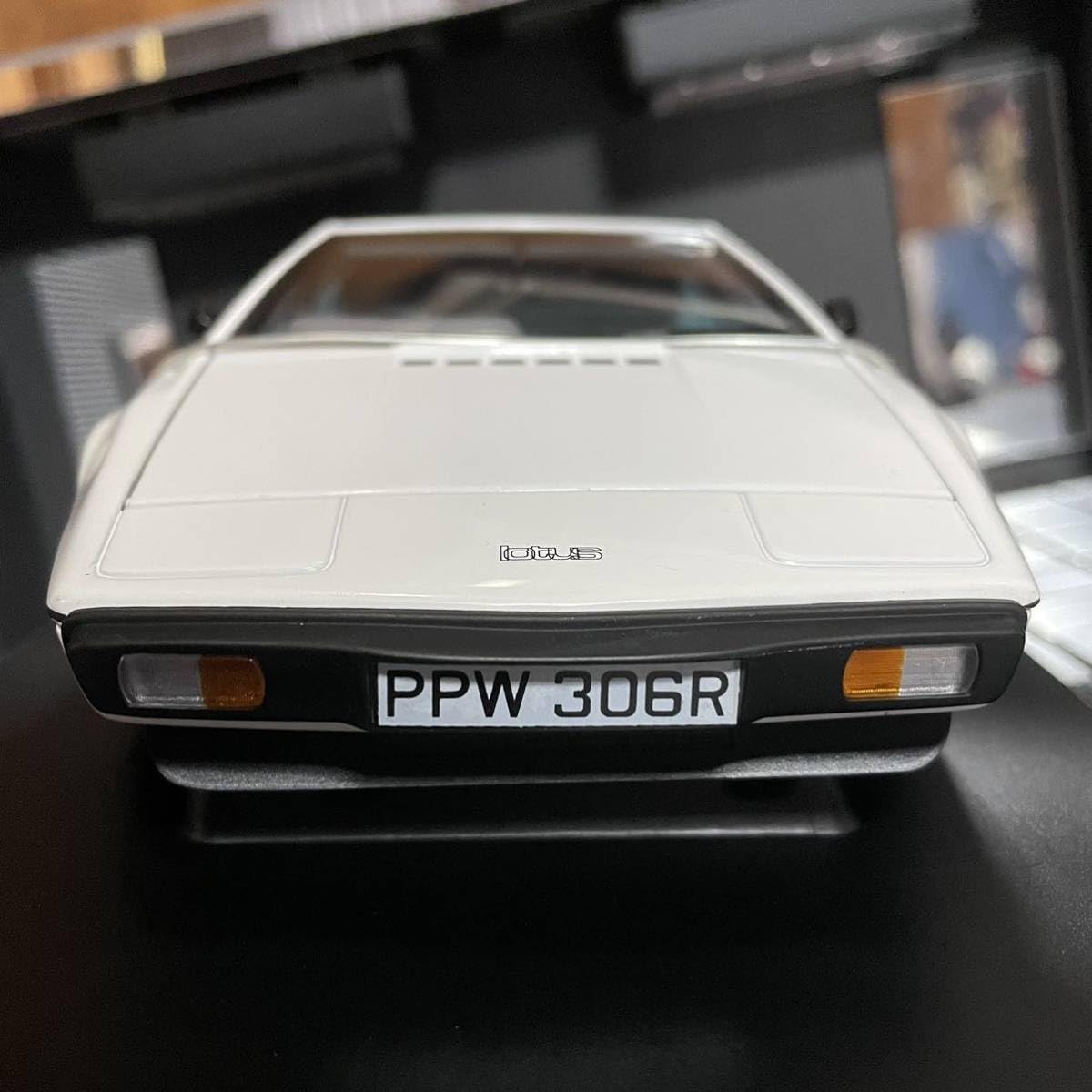 Amazon.co.jp: 品 オートアート 1/18 007 私を愛したスパイ ジェームズ