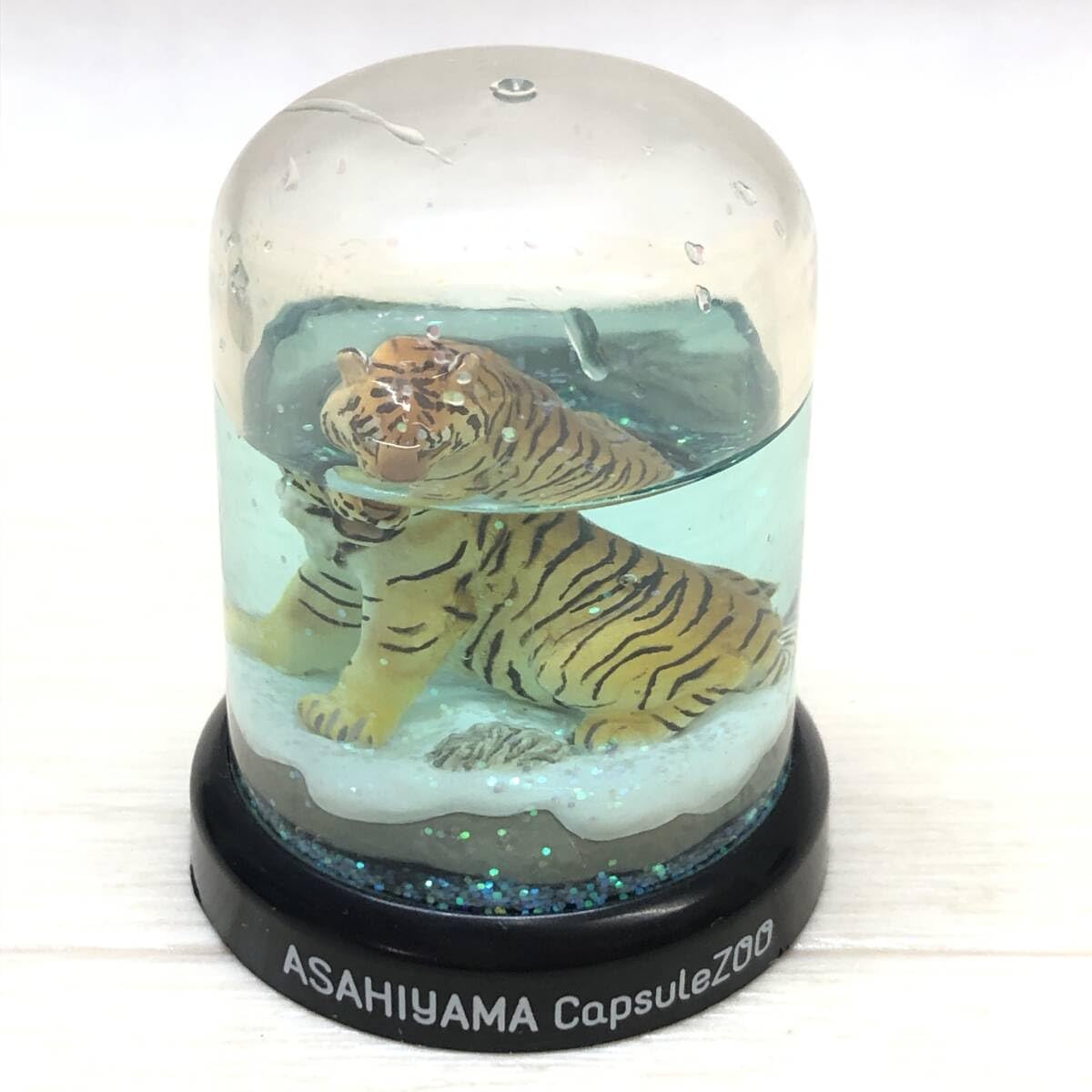 Amazon.co.jp: ノーブランド品旭山動物園スノードーム5点セットトラ
