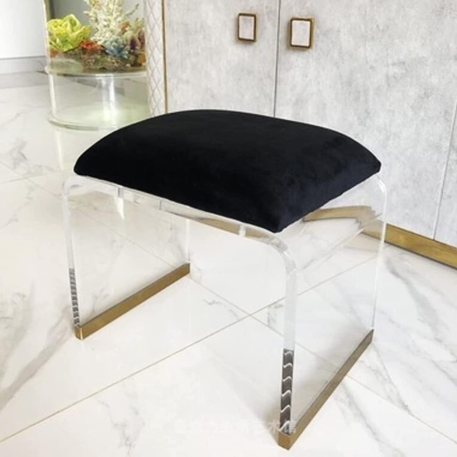 Taburete de tocador transparente que ahorra espacio y añade elegancia a dormitorios