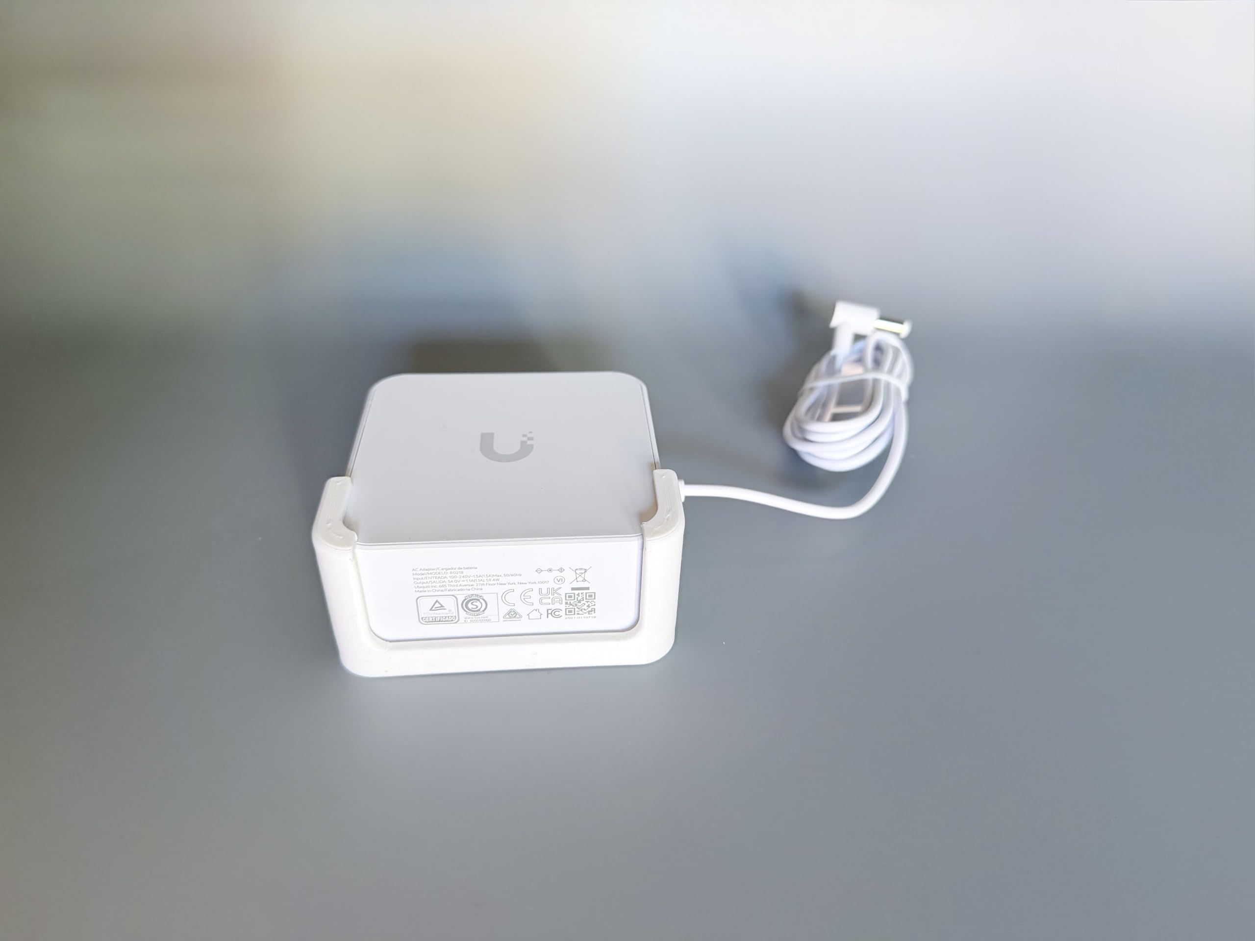 Netzteil-Halter für Ubiquiti UniFi Cloud Gateway Fiber (UCG-Fiber/UXG-Fiber) – Wandmontage & Tischunterseite, inkl. Befestigungsmaterial