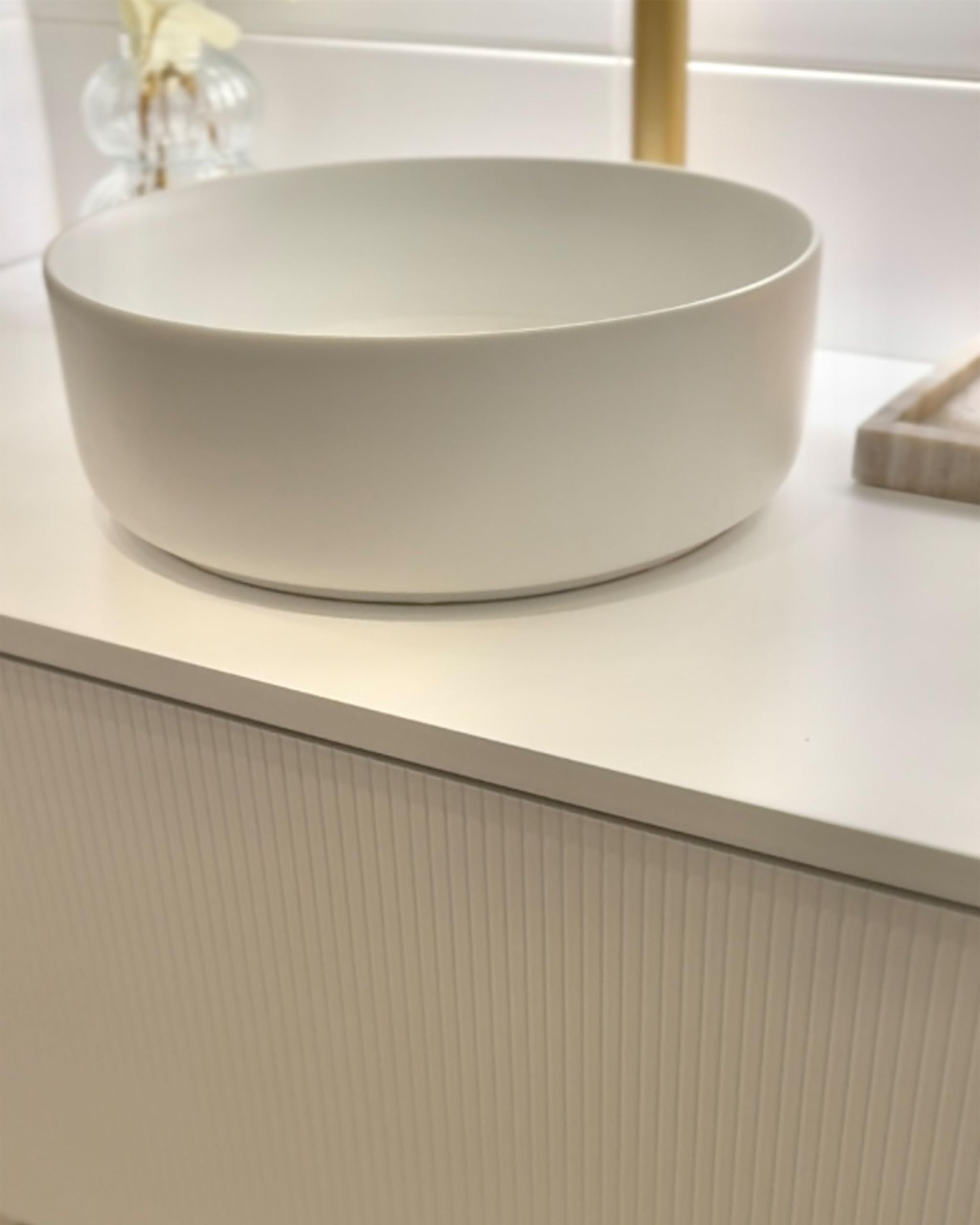 Umywalka łazienkowa nablatowa ceramiczna matowa okrągła 36 cm złamana biel Cirat