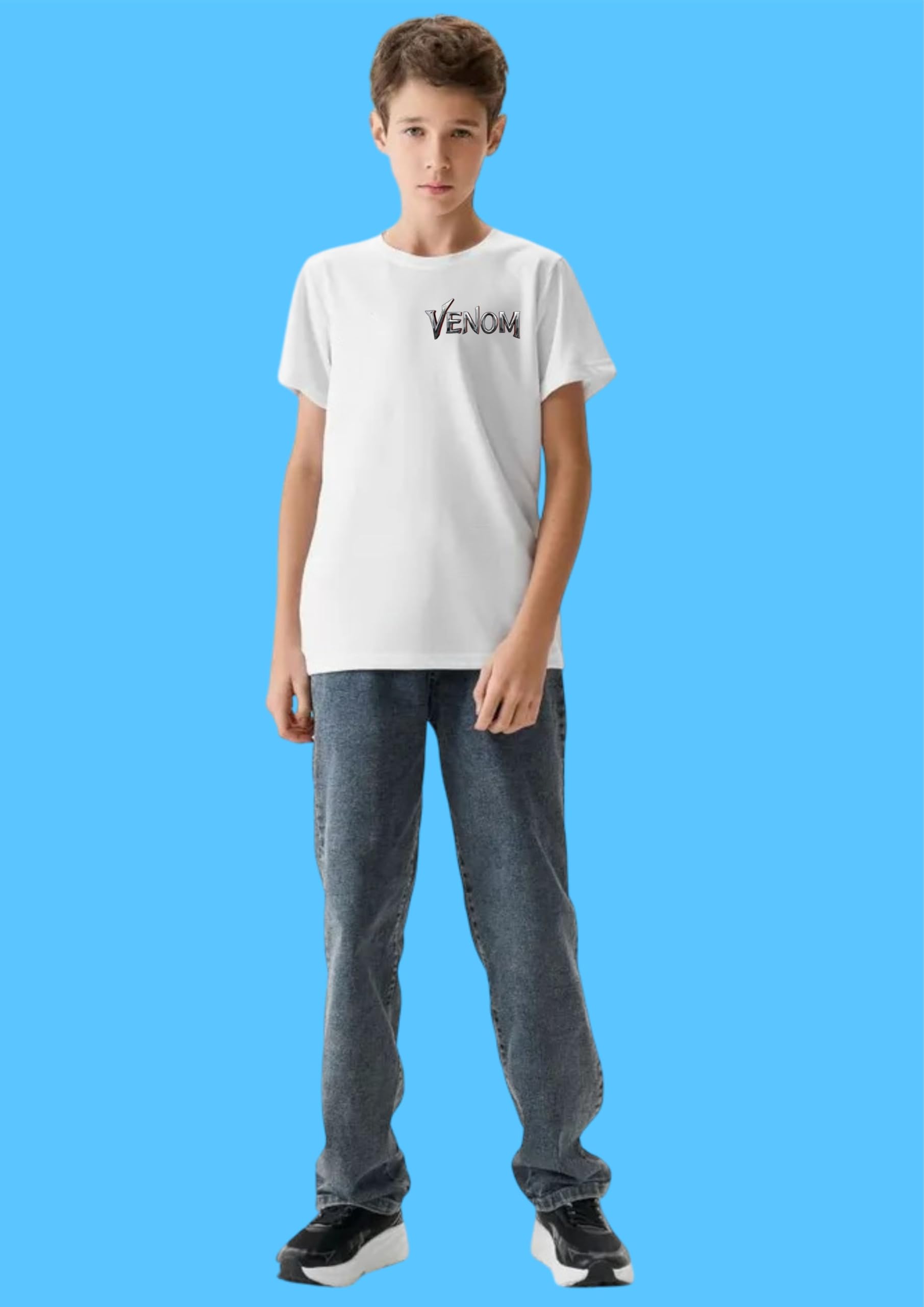Uniplanet Store Camiseta de mezcla de algodón blanco para niños, cuello redondo, media manga, ajuste regular con estampado Venom Anime en la espalda, elegante camiseta casual para jóvenes fanáticos