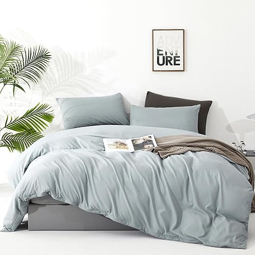 CLOTHKNOW Juego de edredón azul claro, juego de edredón azul neblina, juego de ropa de cama azul matrimonial, juego de ropa de cama suave para