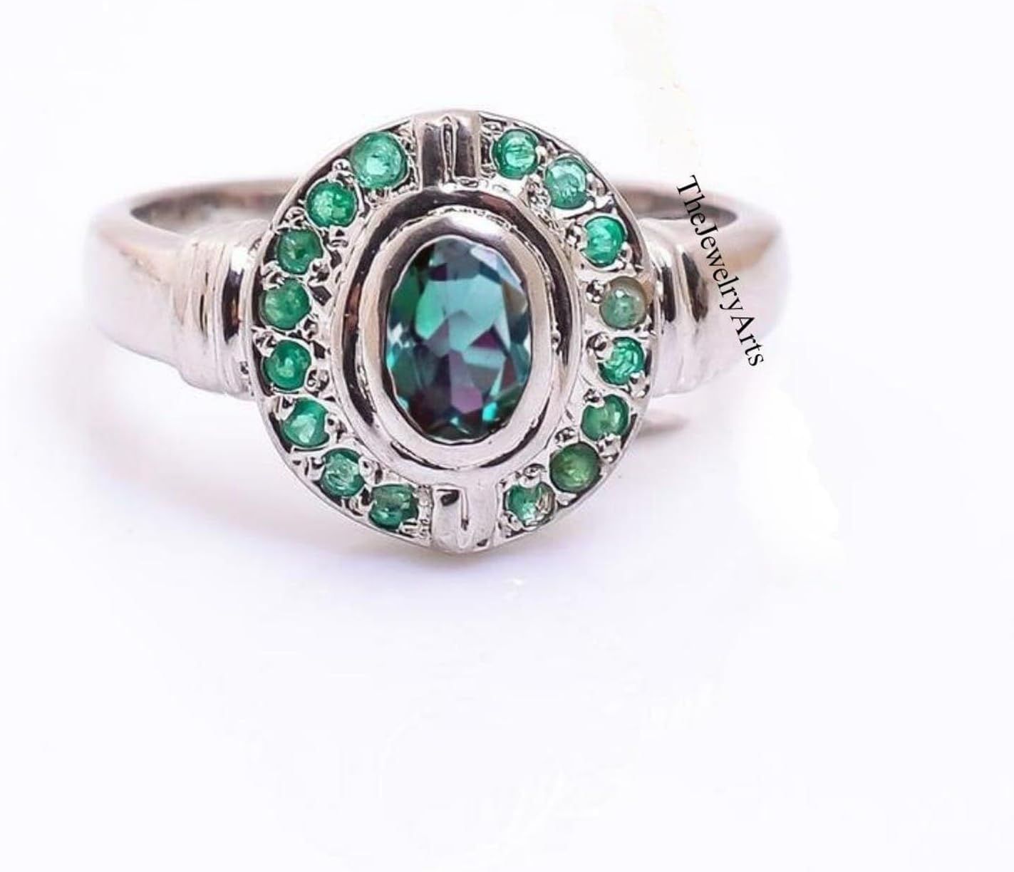 Handmade Vintage Oval Alexandrite Color Changing Purple and Green Stone Ring Elegant Alexandrite Jewelry for Women Timeless Statement Gift for Her