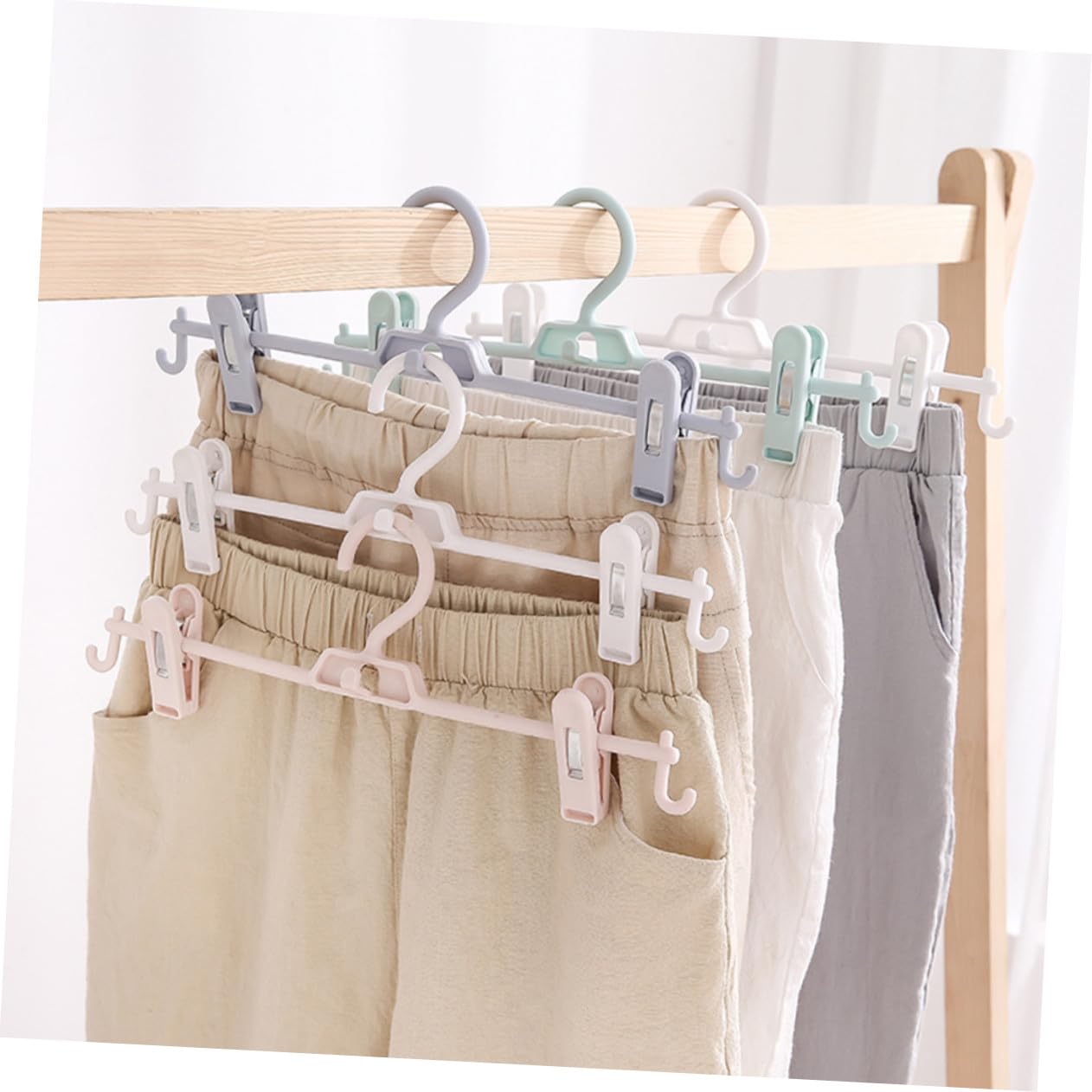 10 grucce antiscivolo in plastica bianca con clip regolabili, salvaspazio, leggere, multifunzionali, per cappotti, pantaloni e abiti