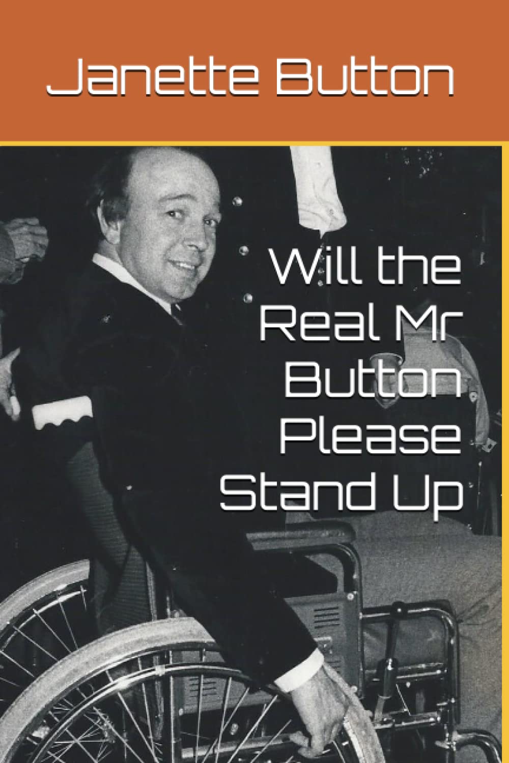 Will the Real Mr Button Please Stand Up Paperback – 30 Jun. 2021