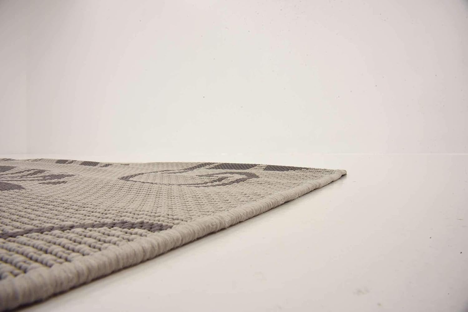 Unique Loom Outdoor Botanical Collection Area Rug - Floral (7' 1" x 10' Rectangle, Gray/ Silver)