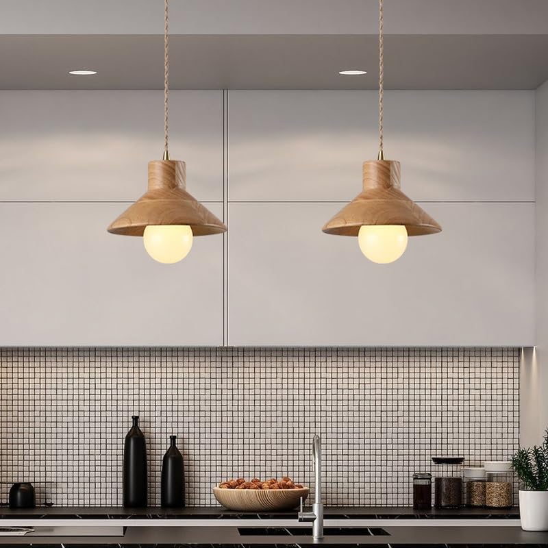 Lampe suspendue bois et finitions soignées pour un décor de maison raffiné