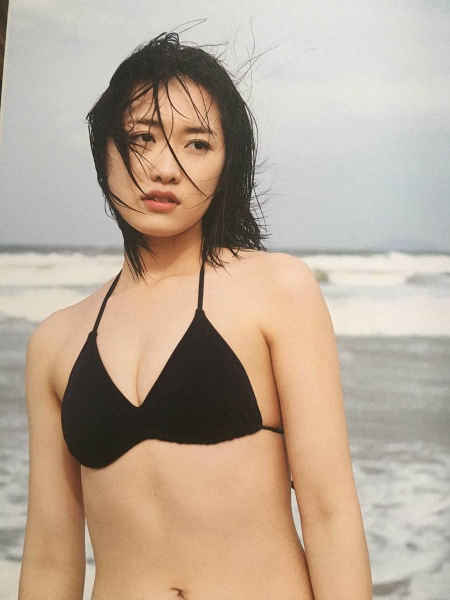 Amazon.co.jp: 工藤遥 写真集 『 Lively 』付録DVD、生写真