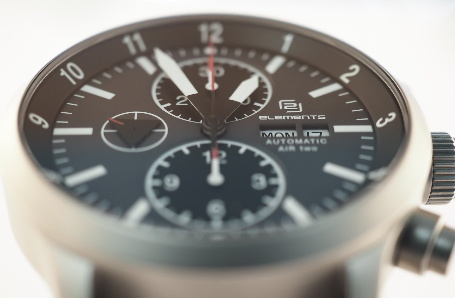 2 elements AIR Swiss Made ETA 7750 Herren Automatik Chronograph 200m WR Saphirglas