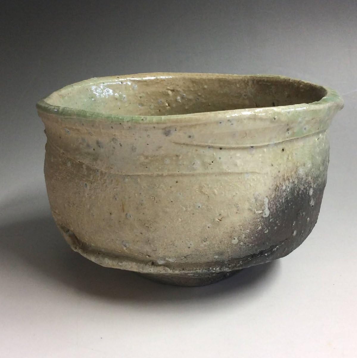 Amazon.co.jp: 三谷本景 伊賀茶碗 作古庵 伊賀三田窯 共箱 共布 略歴付 