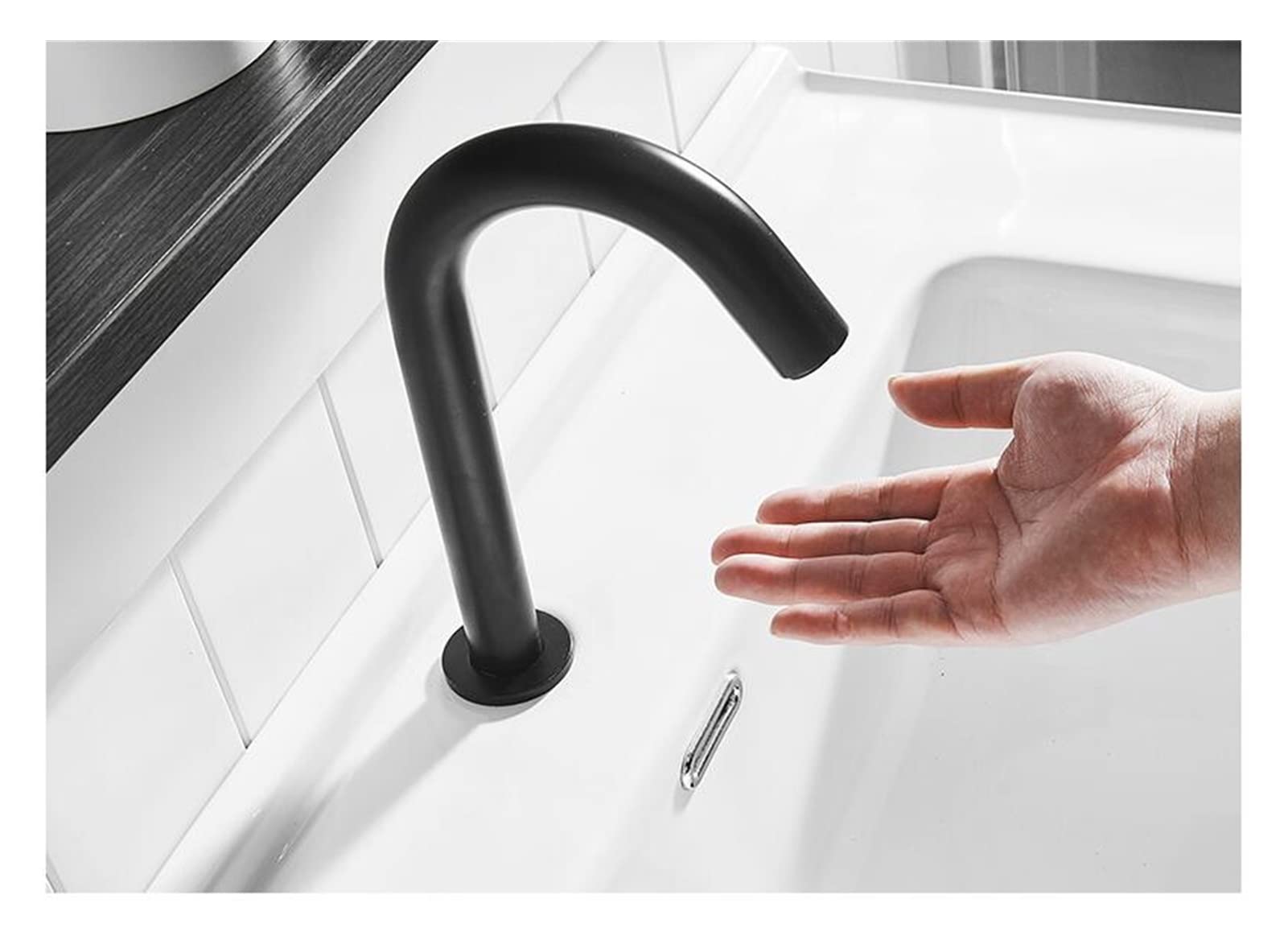 Mezclador grifo con sensor y diseño moderno en latón negro