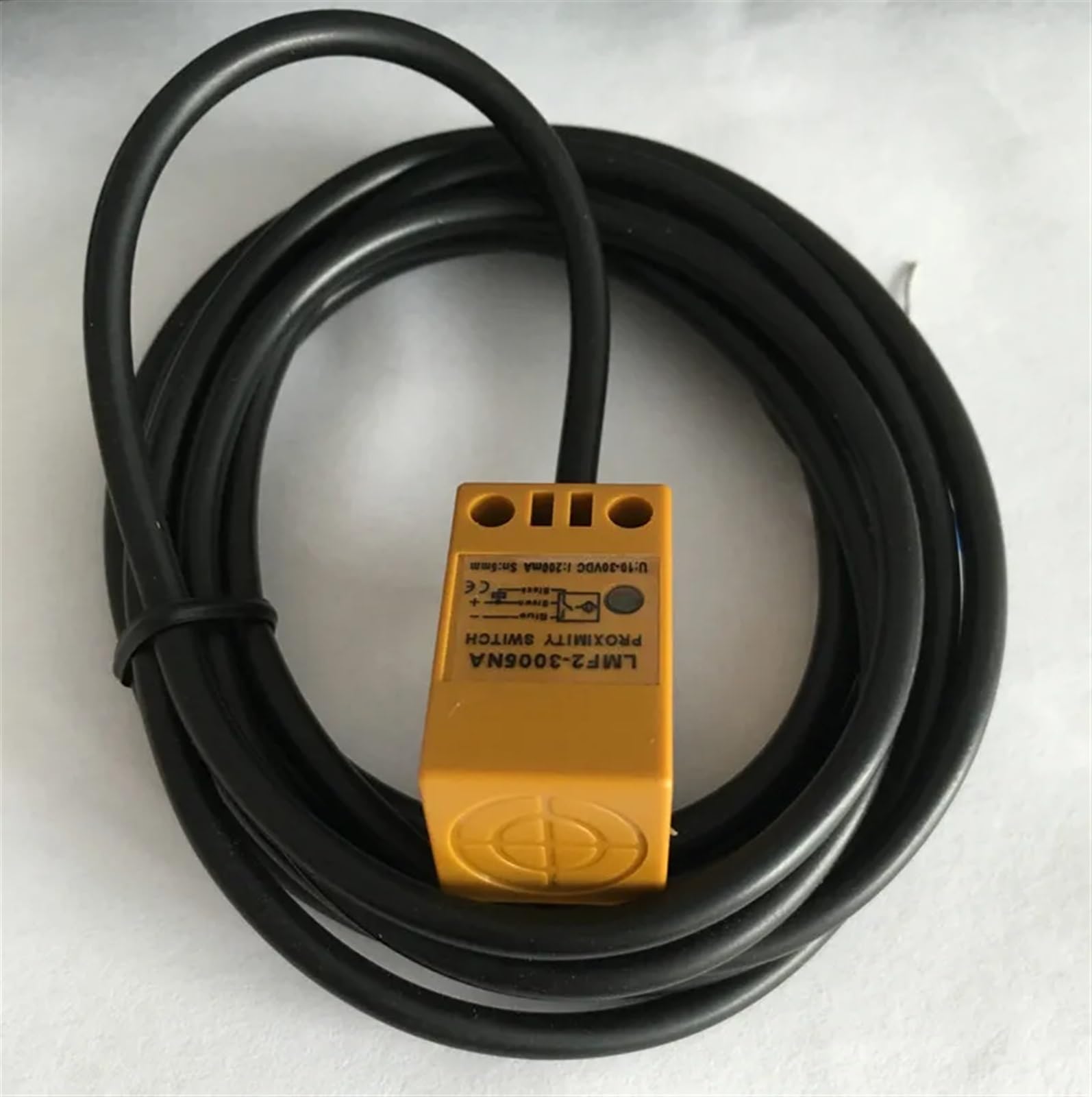 Détecteur de proximité inductif NPN NC 3 fils LMF2-3005NB pour pôle d'angle