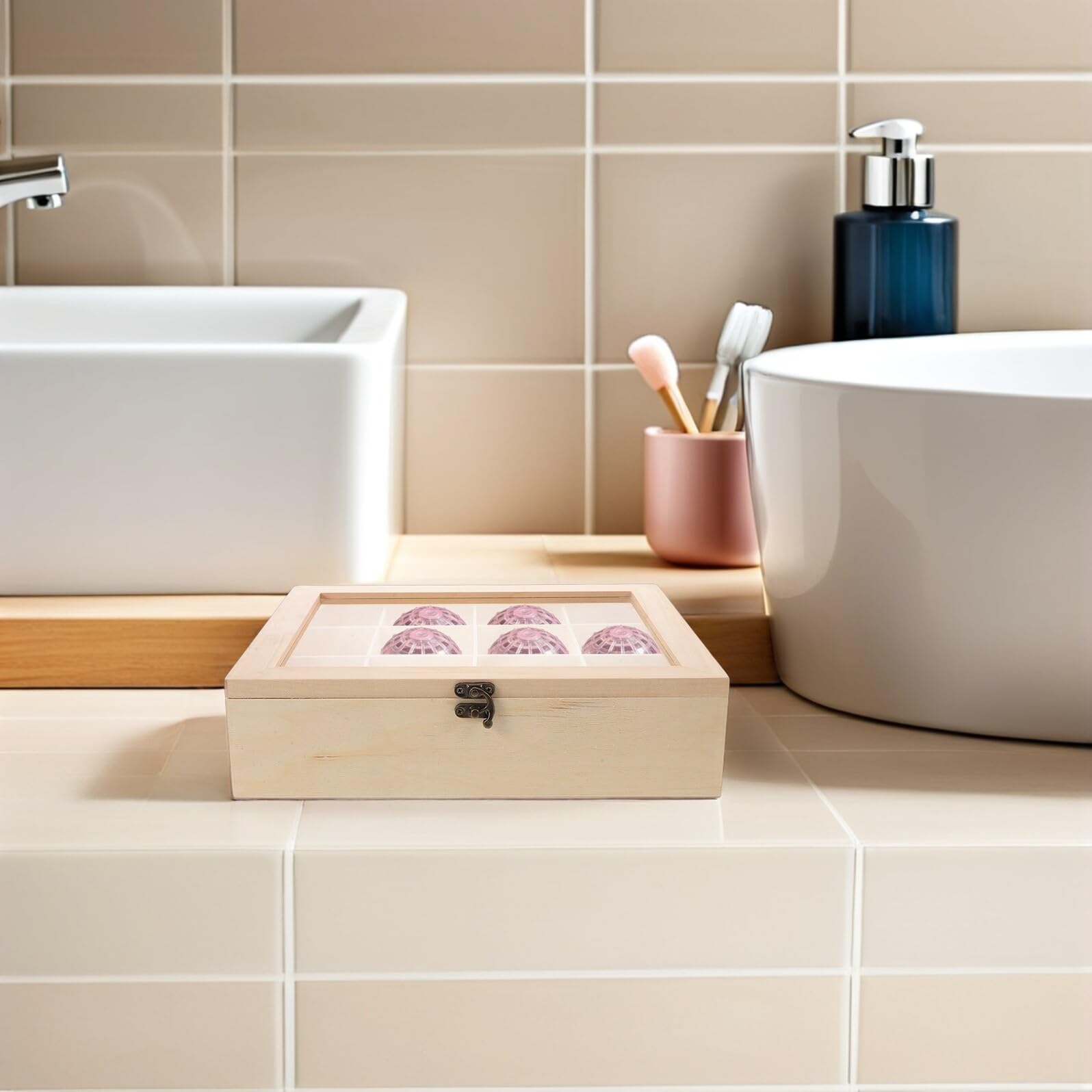 Caja Organizadora de Madera para Lavandería con Tapa y Separadores, Contenedor de Almacenamiento para Bolas de Secadora, Accesorio Compacto 30x30x5 Cm para Cuarto de Lavado