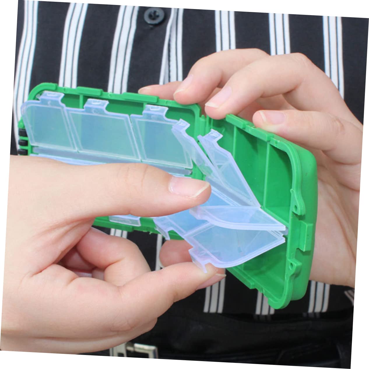 BESTonZON 2sets Fishing Bait Storing Case Portable Fishing Accessories Holder with Lid for Easy Identification for Organizing and Hooks Compact Design for Convenient Storage Random 3pcs*2