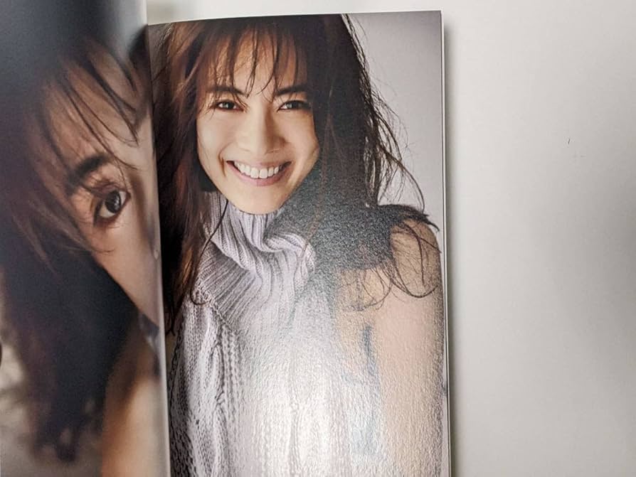 MEW写真集2冊セット Amazon.co.jp: 安座間美優 ファースト写真集 『Mew』 : おもちゃ
