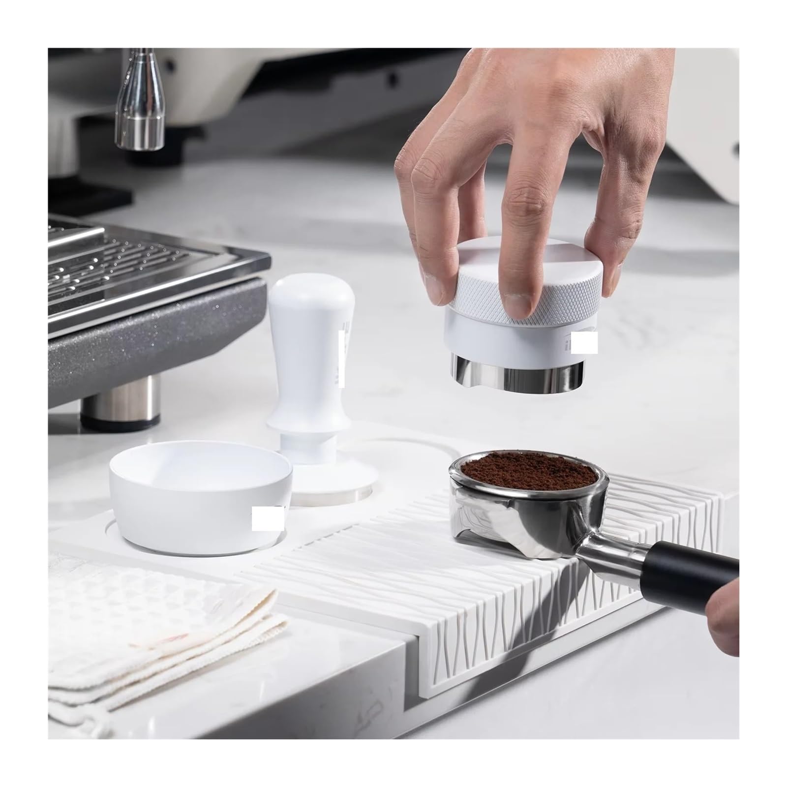 Juego de manipulación blanco 6 en 1, kit accesorios con café, distribuidor, tapete silicona para Café(White 58MM)