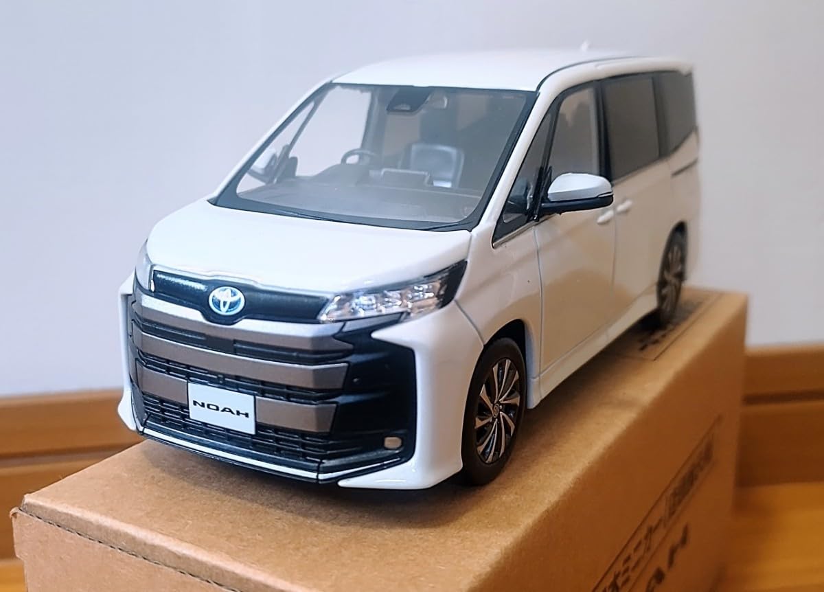 Amazon.co.jp: 新型ノア NOAH 1/30 カラーサンプルミニカーミニカー