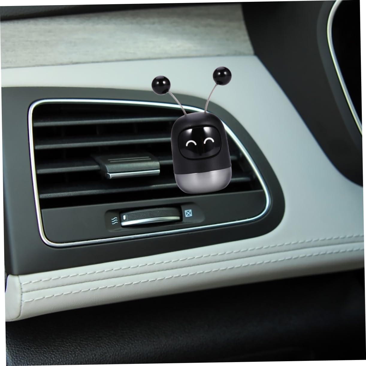 LIFKOME 3pezzi Diffusore Di Profumo Per Auto Forma Di Robot Clip Per Ventilazione Leggera e Salubre Include Ricariche Design Compatto e Funzionale Per Ogni Veicolo
