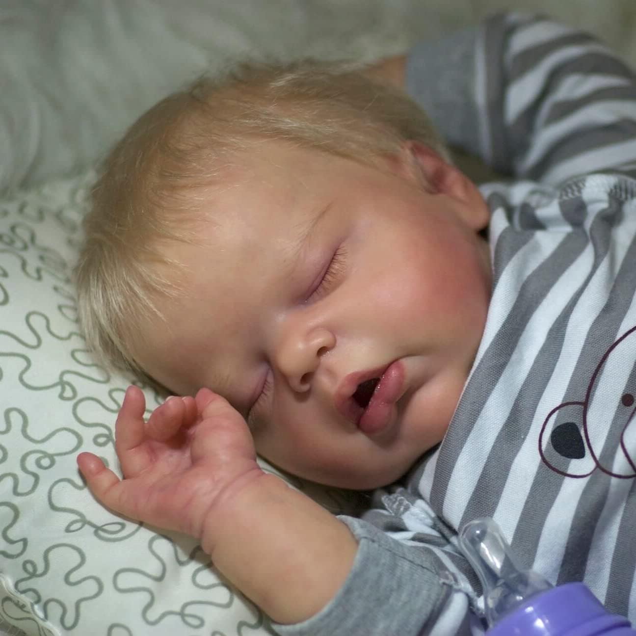 Pinky Reborn Baby Doll,22 Inch Lifelike Newborn Baby Doll Real Life Baby Dolls Sleeping Soft Weighted Realistic Reborn Dolls with Toy Accessories for Kids Age 3+