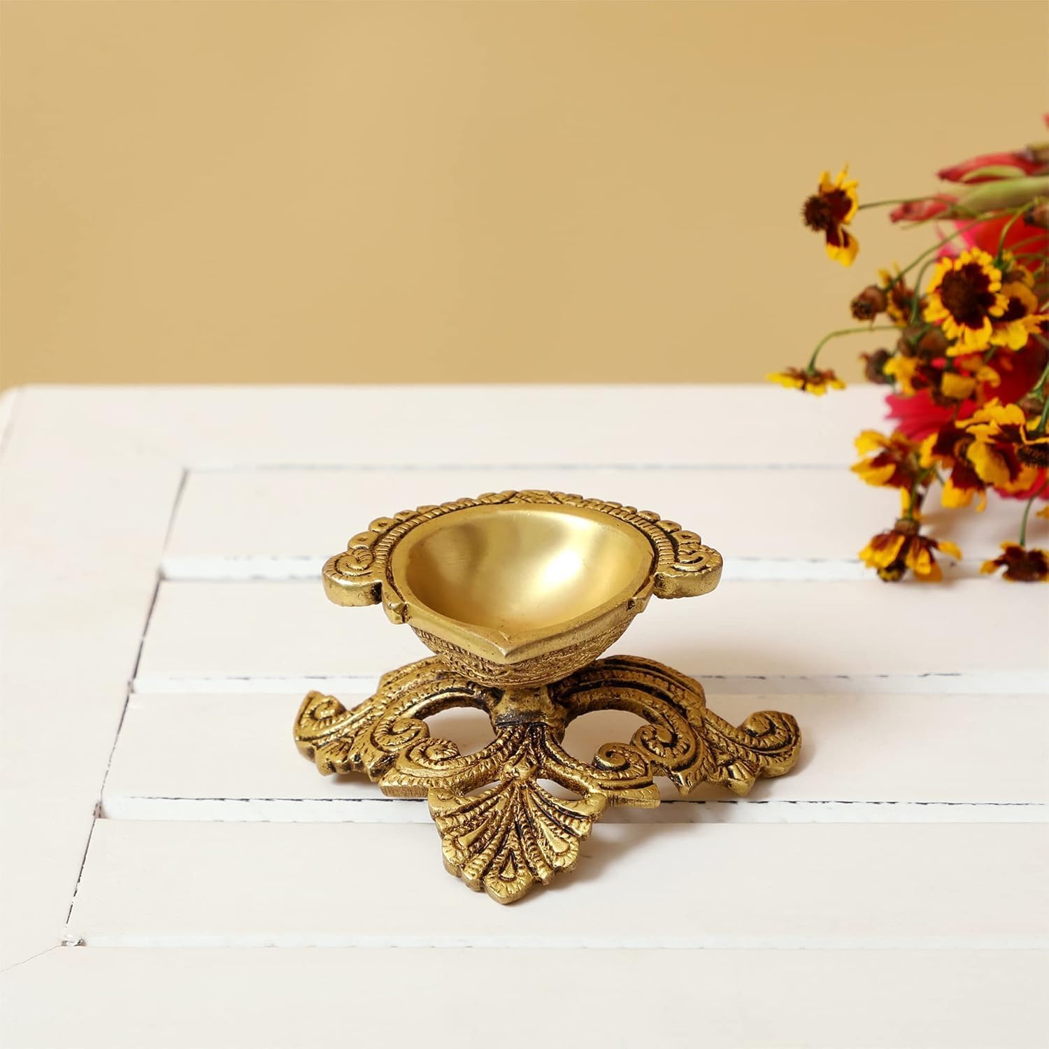 Esplanade Brass Aarti Diya with Wooden Handle – Traditional Deepak for Pooja, Temple, Diwali Oil Lamp, Navratri Diya, Dhoop Dani (Intricate)