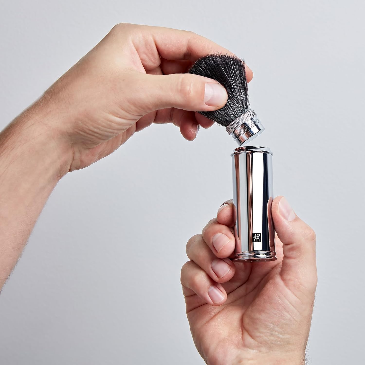 ZWILLING Pennello da barba (adatto per i viaggi, capelli sintetici, testina di rasatura svitabile, vegano, setole morbide e di facile manutenzione), argento