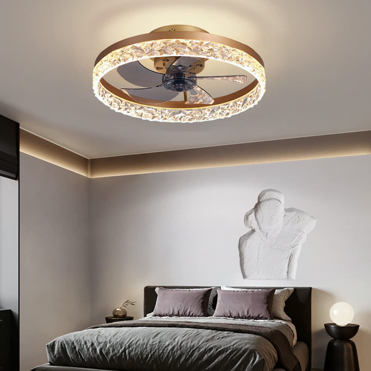 Ventilateur de plafond moderne silencieux au design épuré pour intérieur chic