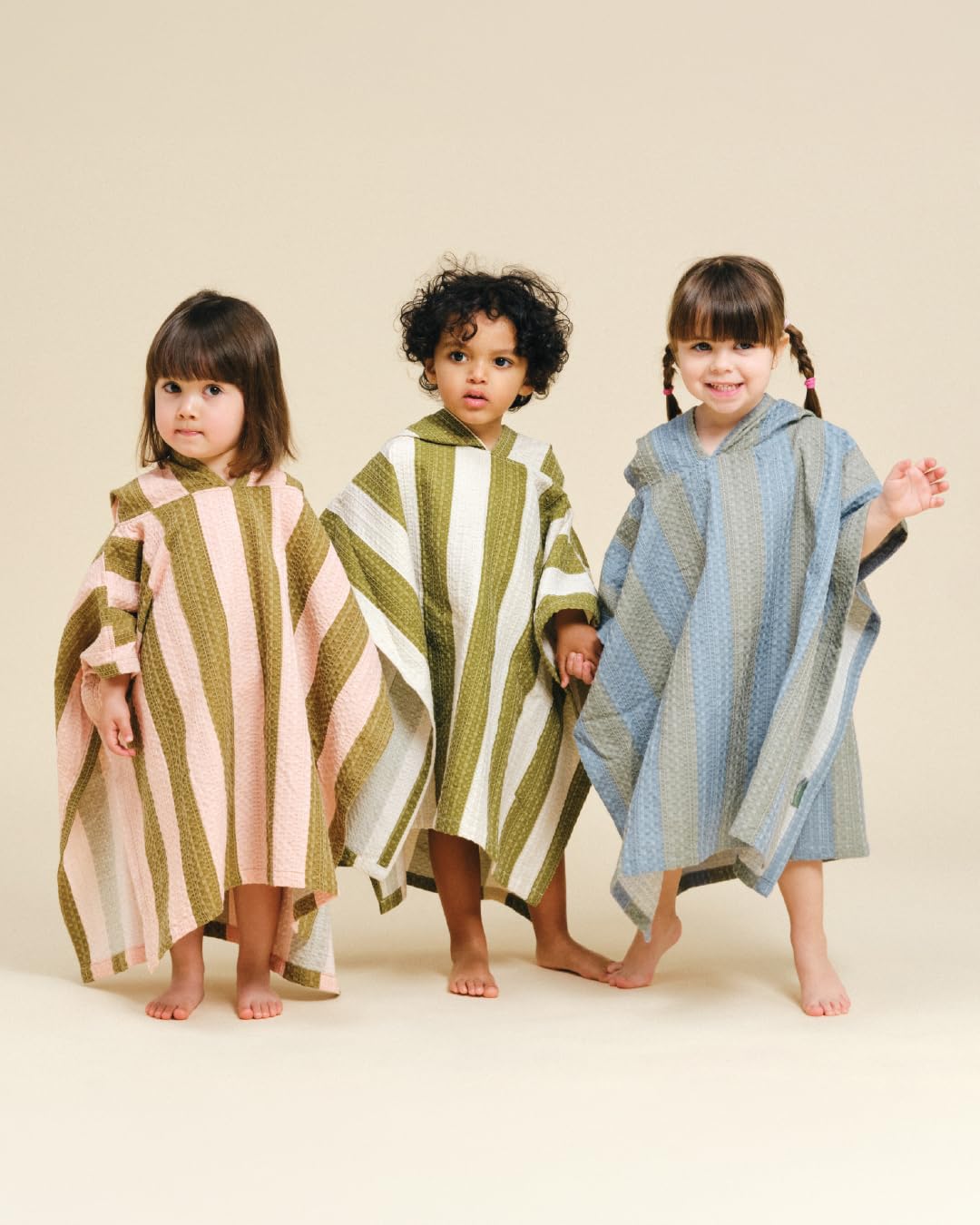 molis&co. Poncho de Bain pour enfants. Serviette de Plage à Capuche. Serviette de Bain enfants. (FR/ES, Âge, 1 an, 2 ans, Taille normale, KHAKI & ROSE STRIPES)