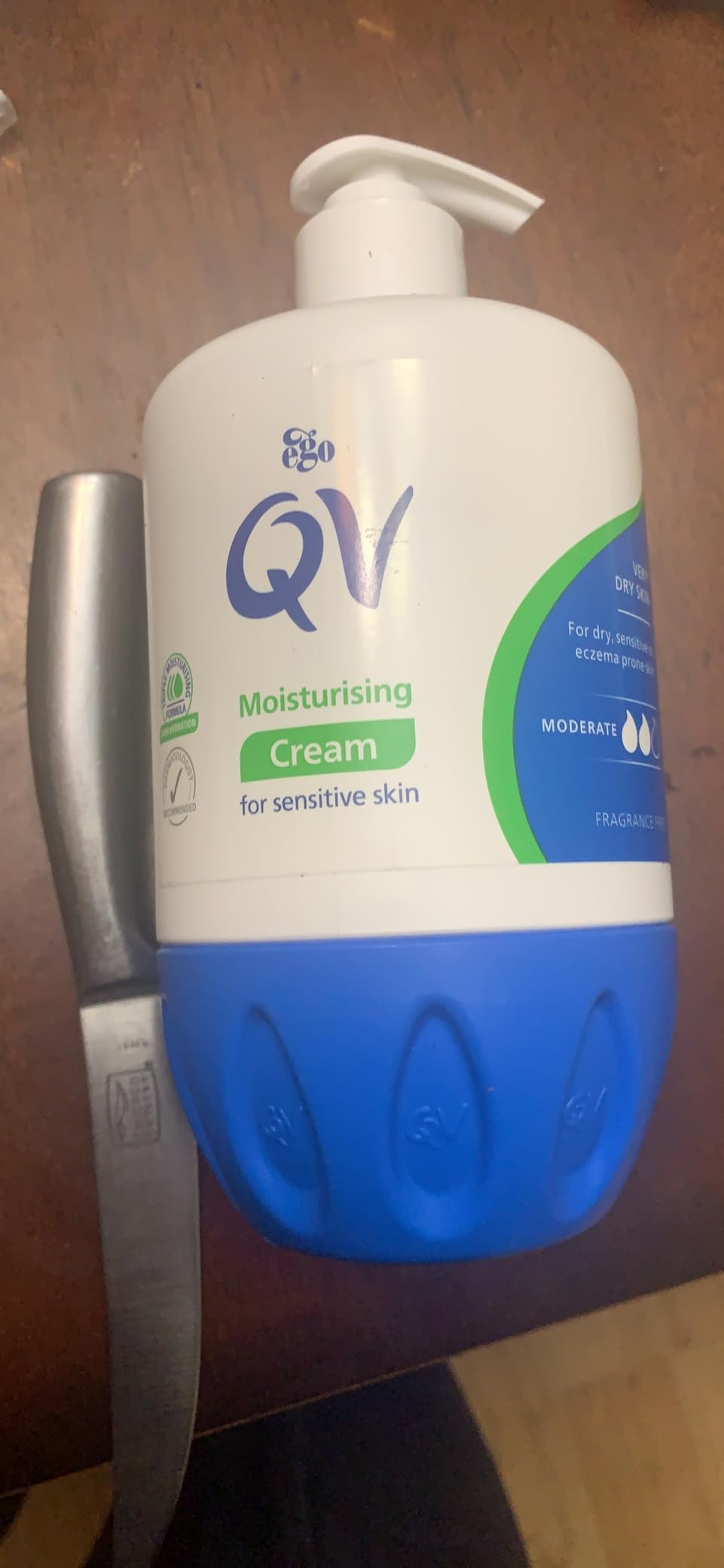 QV Cream with 10% Glycerin (500g) Rich Protective Moisturiser for Sensitive Dry Skin Fragrance Free Noncomedogenic Body Cream Hydrating Skin Care for Eczema Psoriasis Dermatitis Pump Dispenser Bottle