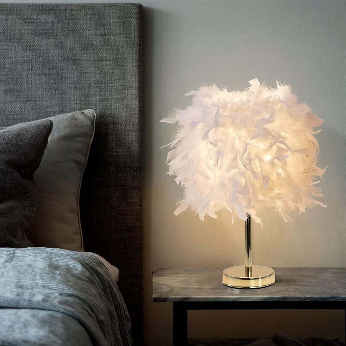 Weiße Feder-Tischlampe, Nachttischlampe mit goldenem Sockel, Feder-Tischleuchte, Schreibtisch-Lampenschirm für Schlafzimmer, Heimdekoration, Fotografie-Requisiten