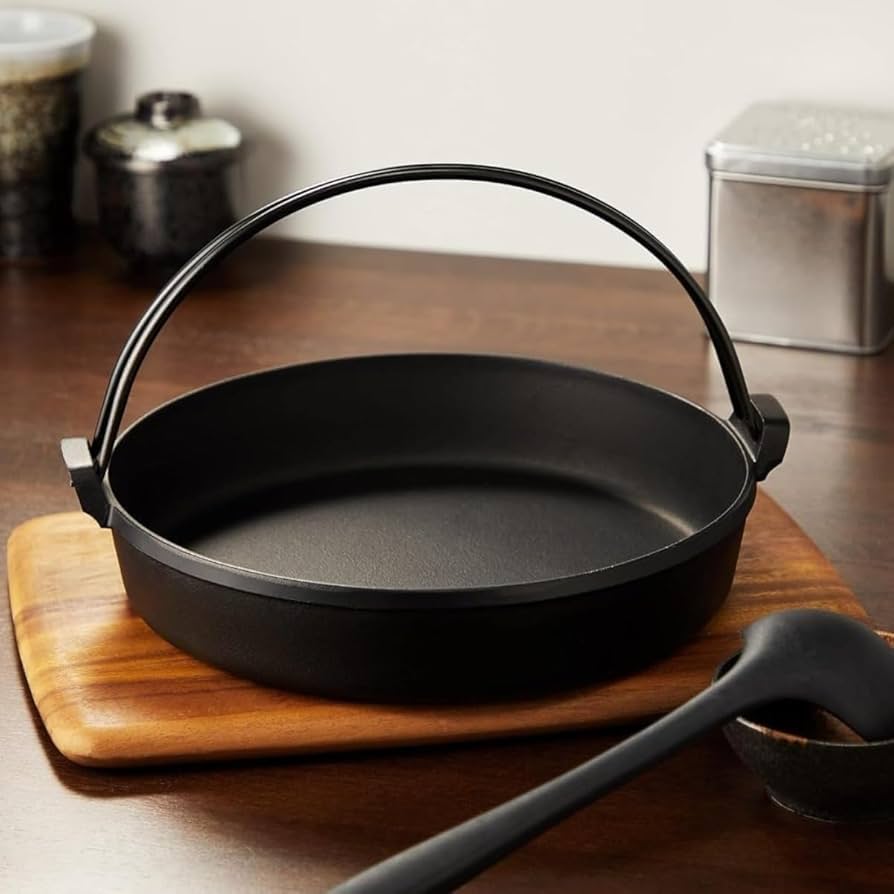 Amazon|Siuhuig すき焼き鍋 南部ツル付黒焼付 直火用 (28CM Amazon|Siuhuig すき焼き鍋 南部ツル付黒焼付 直火用 (28CM