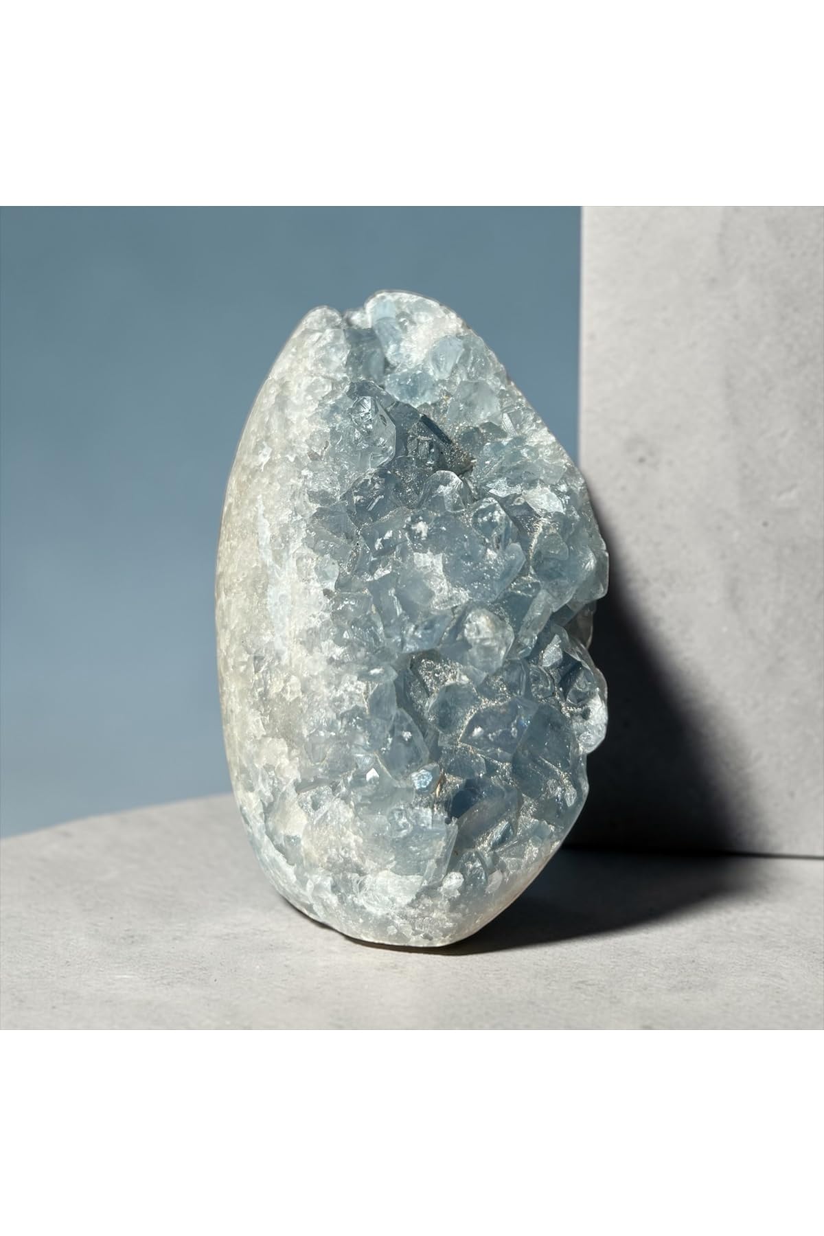 Célestite bleu ciel SODEF véritable cristal de collection unique