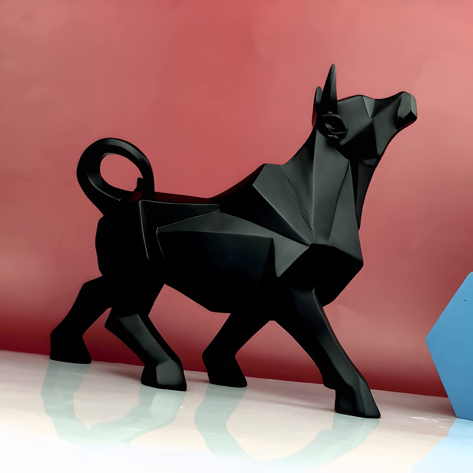 Statua di toro in resina Scultura di animali Arredamento moderno e figura Decorazione astratta di toro per figurine da collezione Ornamenti da tavolo per ufficio a casa （nero）