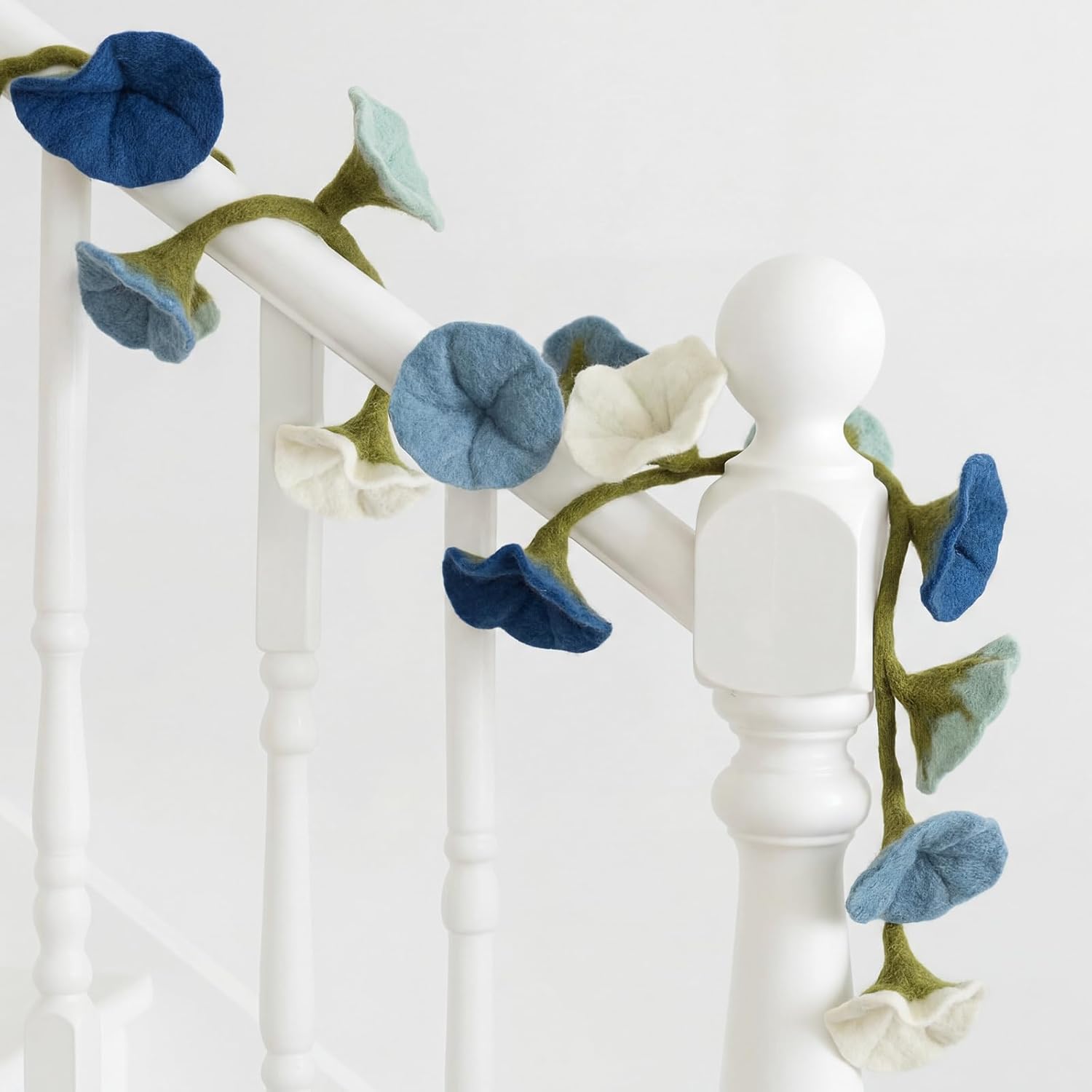XunYee 5.6 ft Wool Felt Flower Garland Hand Felted Flower Strings for Wedding Party Floral Decor Mantle Decorations(Colorful,1 Pack)