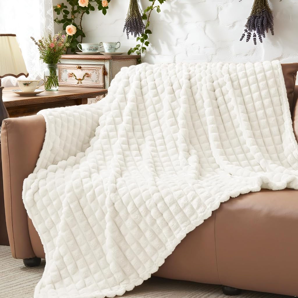BEDELITE Fluffy Fleece Twin Blanket - Cream Couch Throw Checkered Design Soft Cosy Warm Blankets for Double Bed, Gifts for Women