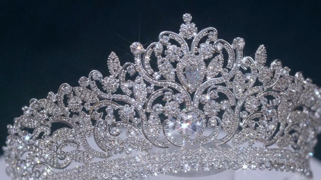 Amazon.com: FASNAHOK Cubic Zirconia Tiaras for Women Silver
