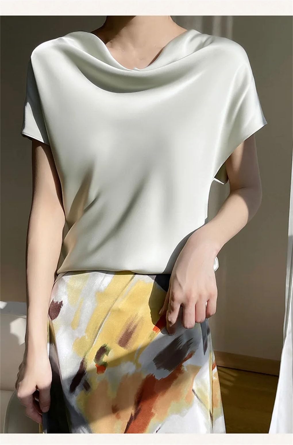 Camisetas de seda satinada de manga corta con cuello redondo para mujer, blusa informal para oficina