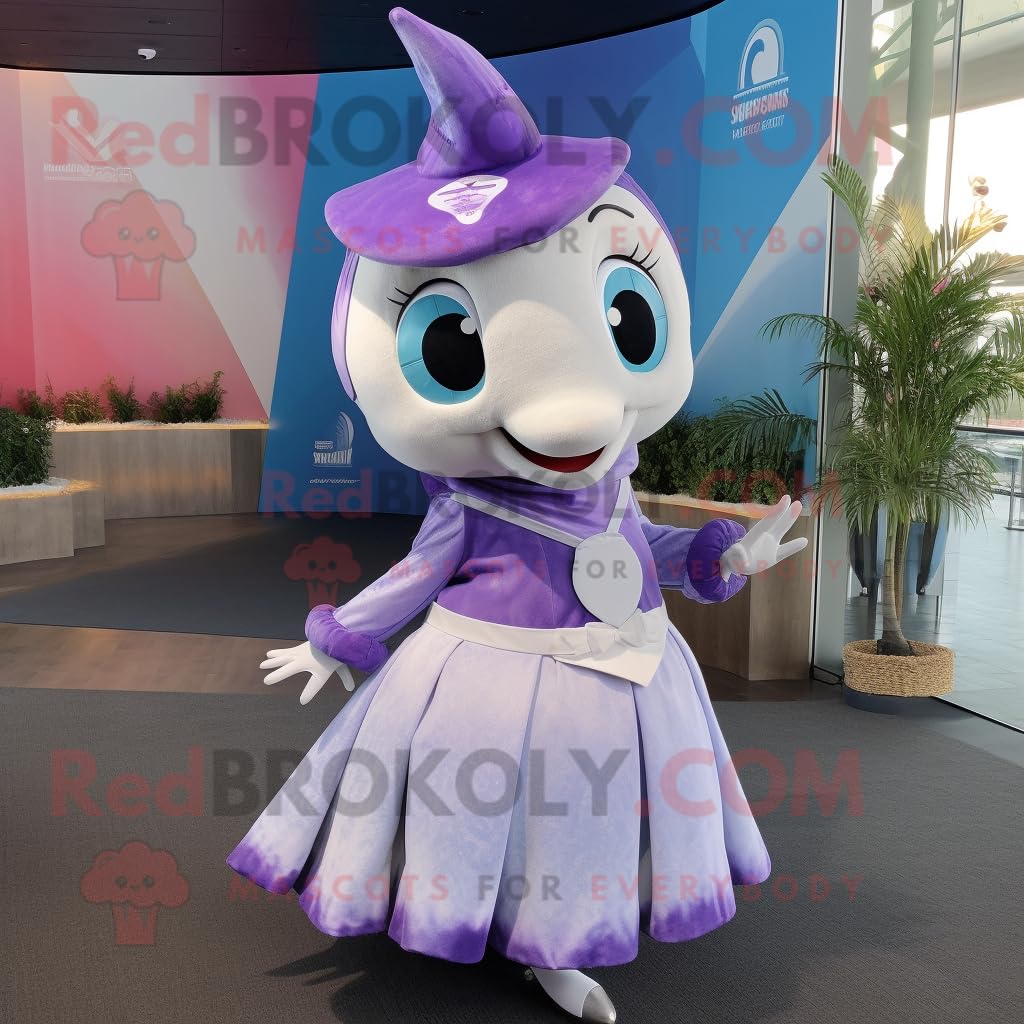 Lavendel-Schwertfisch-Maskottchen-Kostüm, gekleidet mit einem Maxi-Rock und Ringen