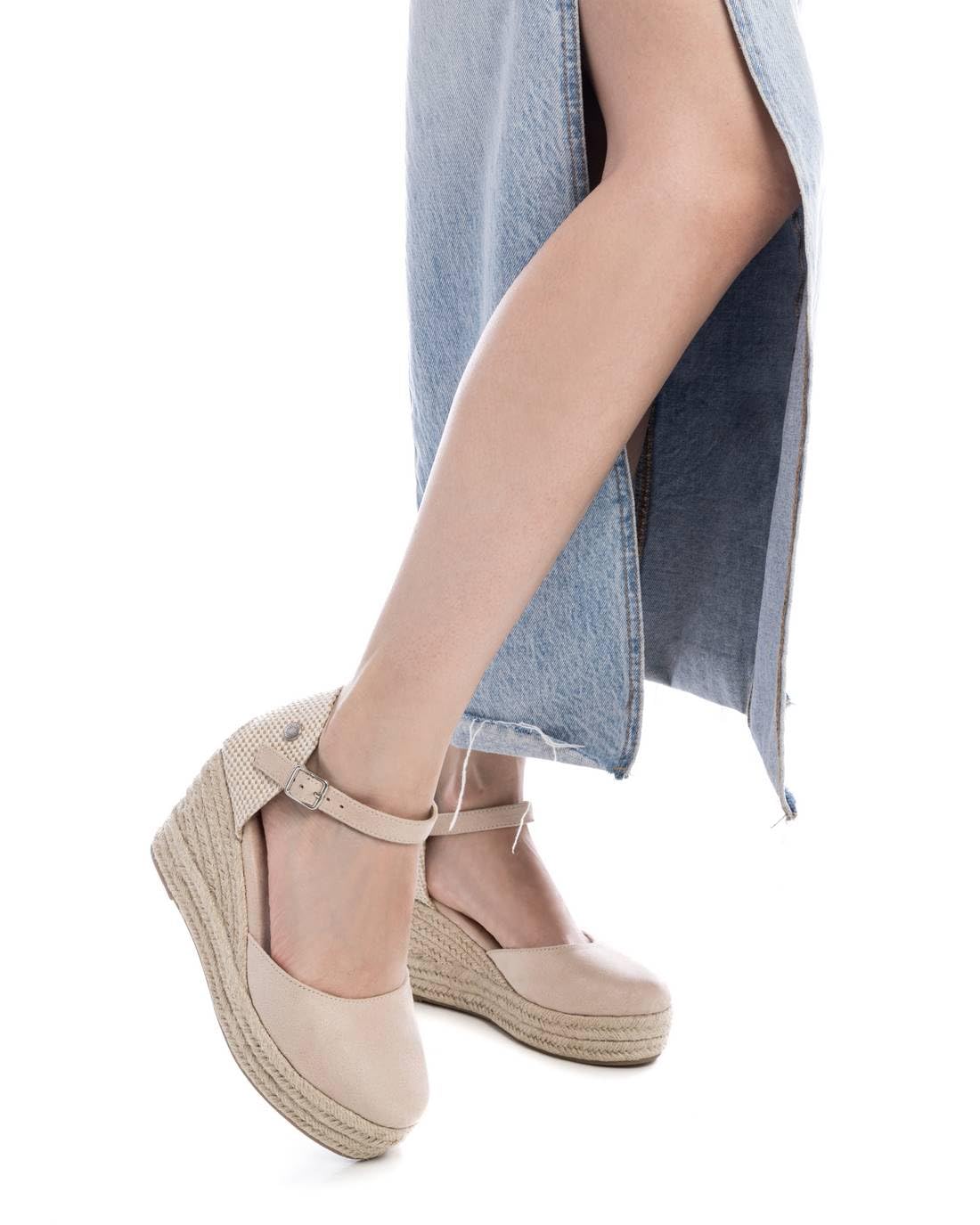 REFRESH Alpargata con cuña Beige