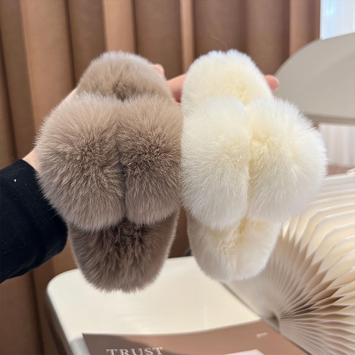 Amazon.com : YOYLMAL Large Faux Fur Hair Claw Clip for Women, 5.1